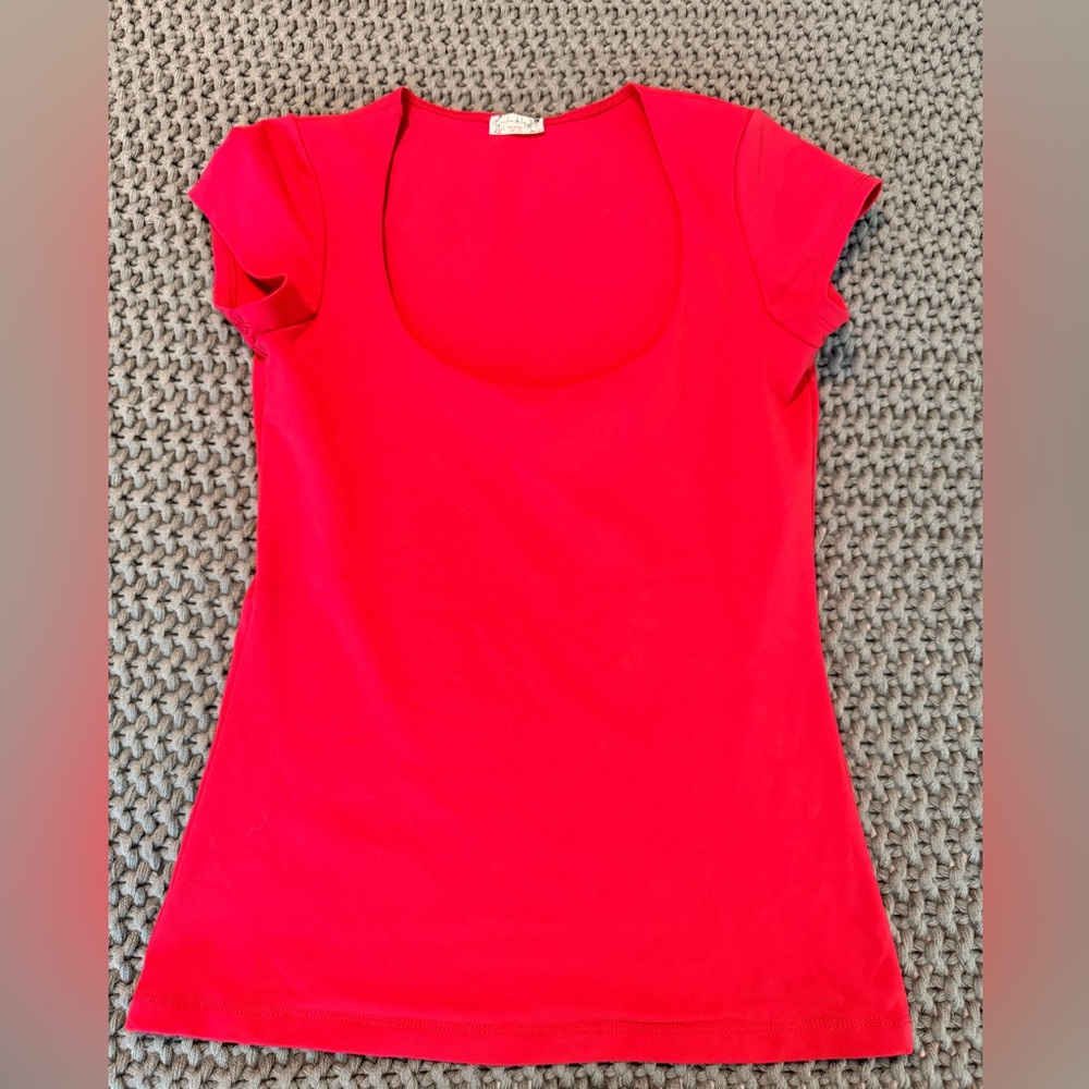 Intimately by Free People size M scoop neck contour T.